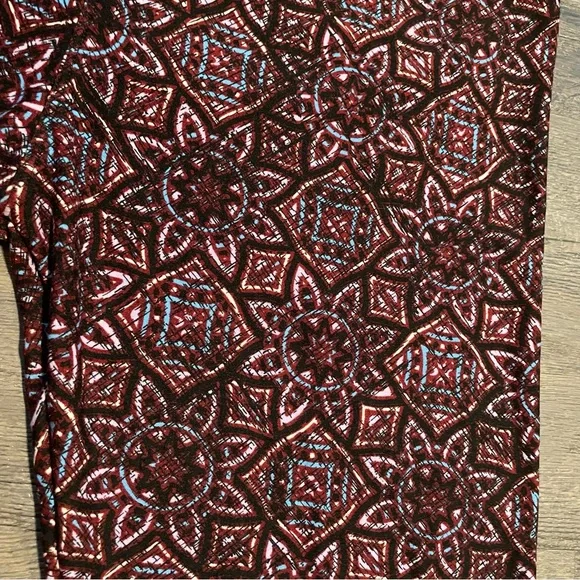 ⭐️4 for $10⭐️ Maroon Mandala  Leggings.  Women's Size Large / XL.  Buttery Soft. - Picture 3 of 6